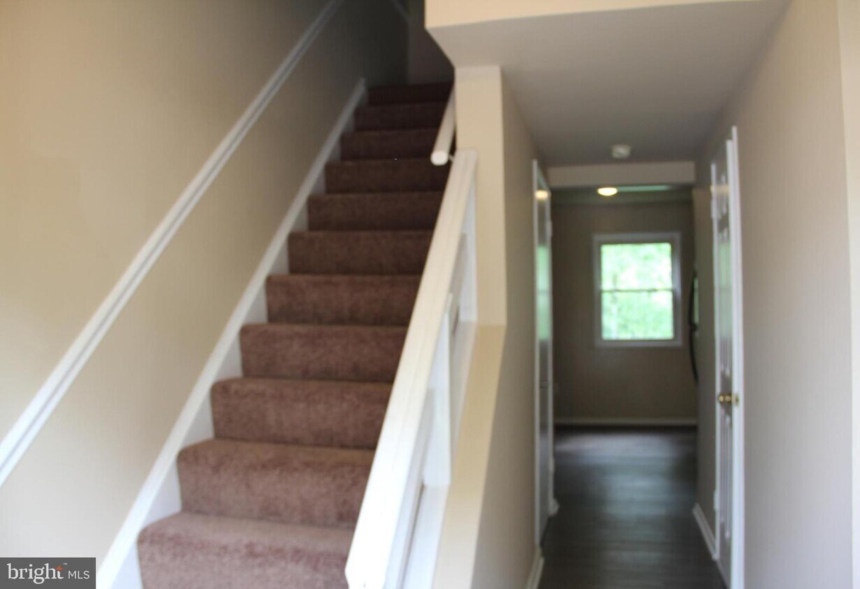 5106 Harford Ln, Burke, VA 22015 Townhouse for Rent in Burke, VA