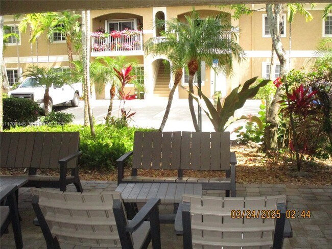 Foto del edificio - 4802 Washington St