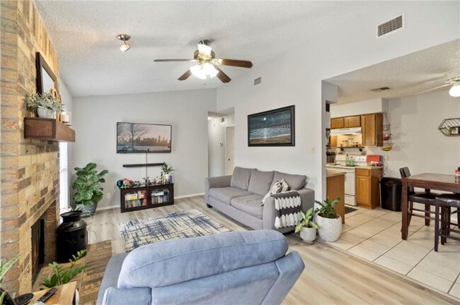 Foto del edificio - 2107 Courtney St