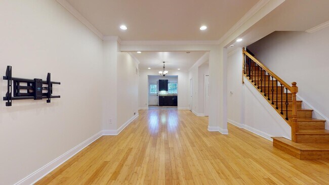 Building Photo - 1420 Morse St NE