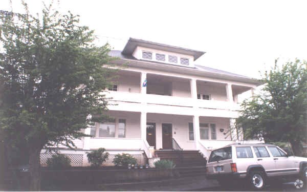 Primary Photo - 6916 SE Morrison St