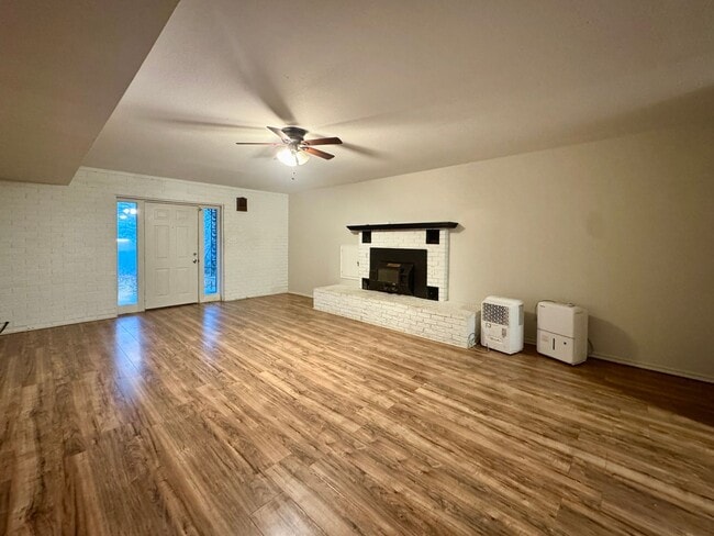 Building Photo - 1 Bedroom/ 1 Bathroom Duplex in Batesville