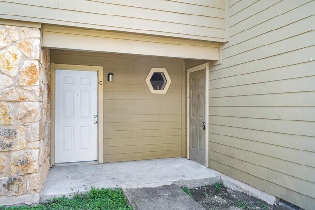 Foto del edificio - 8703 Schick Rd