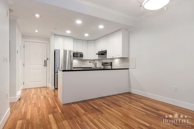 Building Photo - Charming 2-Bed, 2-Bath Condo for Rent at Ocean Bay Villas — South Surrey / White Rock