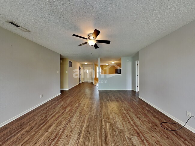 Foto del edificio - 1316 Clove Ct