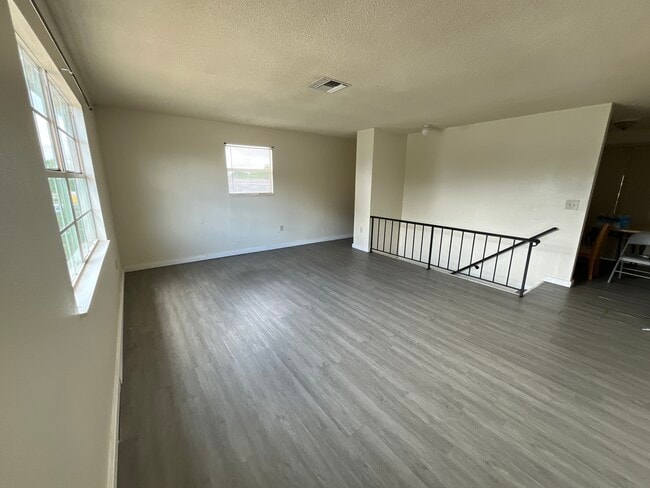 LIVING ROOOM - 335 Walnut St