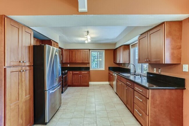 Building Photo - 3906 SW Wilbard St, Portland, OR, 97219