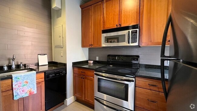 Building Photo - 351 Beacon St