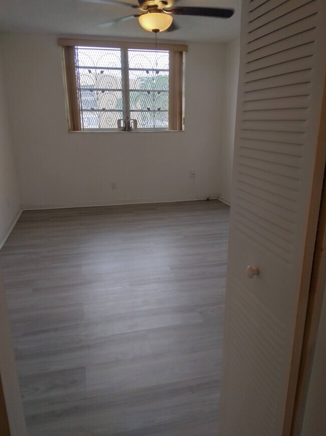 Foto del edificio - 5801 NW 62nd Ave