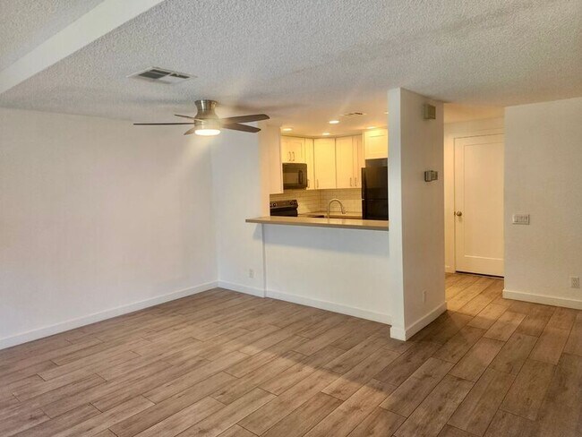 Foto del edificio - 5151 Walnut Ave