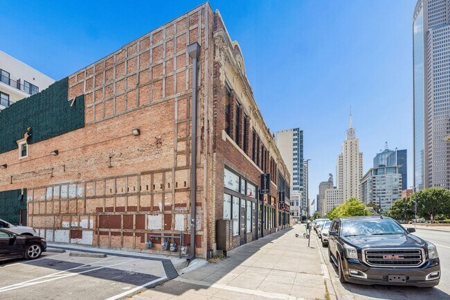 Building Photo - 2010 Commerce St