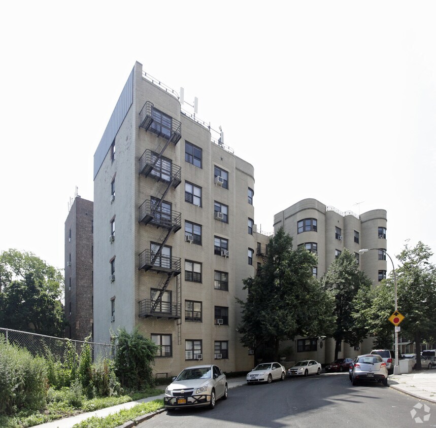 Primary Photo - 185 E 206th St