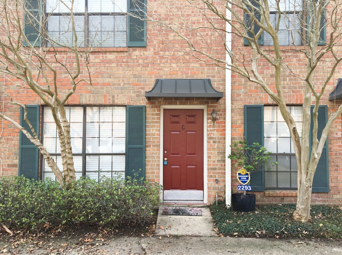Primary Photo - Hollydale Townhomes