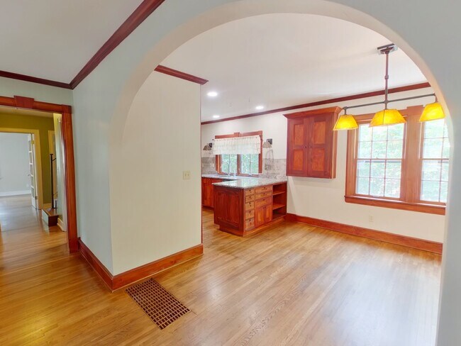 Foto del edificio - 3431 E Pine St