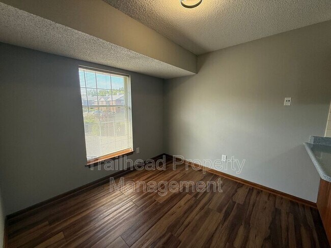 Foto del edificio - 3415 NW Duncan Rd