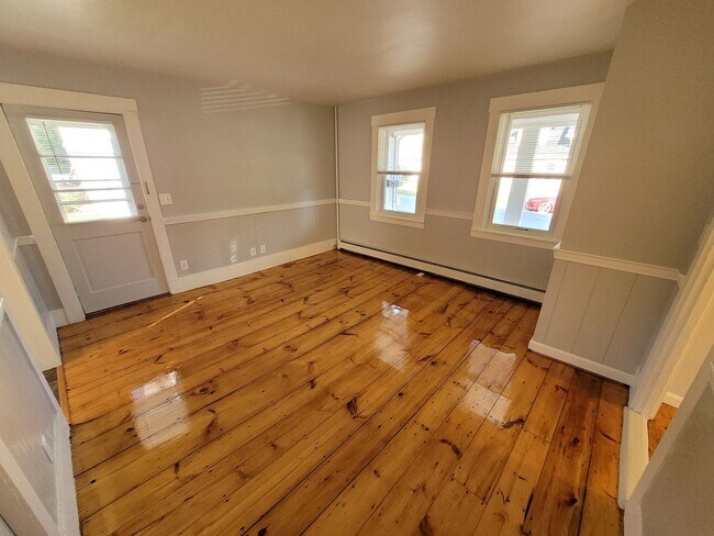 Building Photo - 38 Souhegan St.