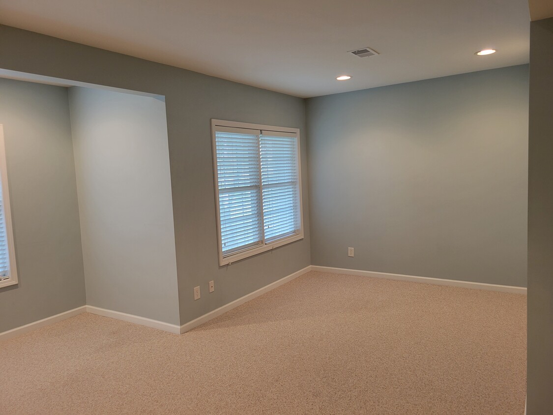 living/dining/workspace - 3 Congressional Ln
