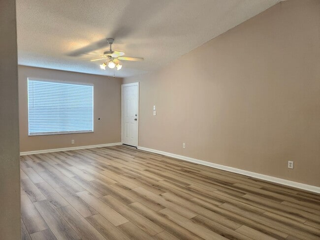Building Photo - Duplex for Rent