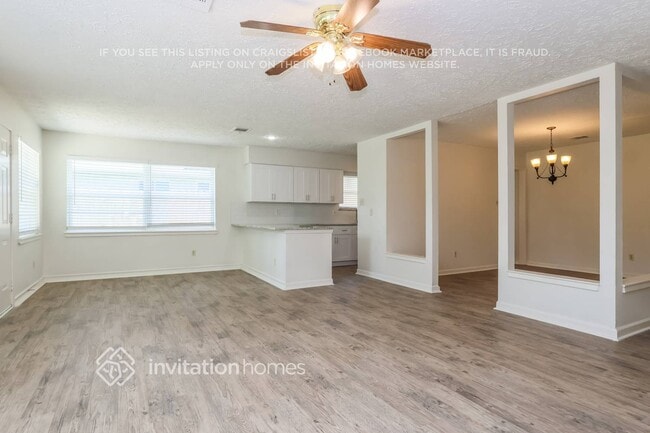 Building Photo - 15911 Timber Valley Dr
