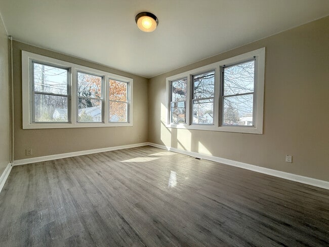 Foto del edificio - 16 Jenkins Ave