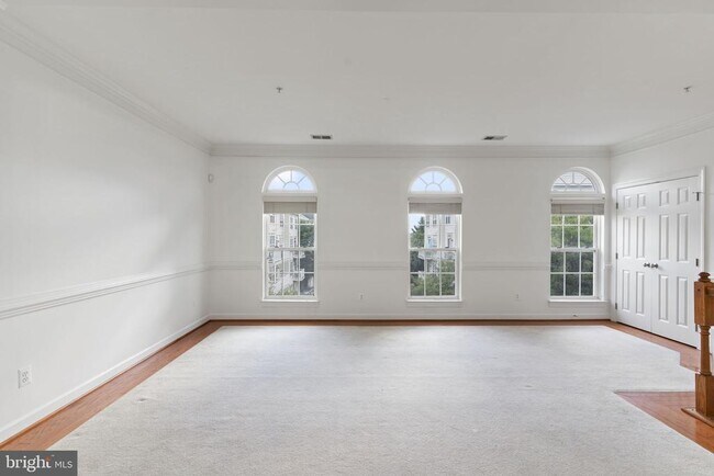 Foto del edificio - 5675 Harrington Falls Ln