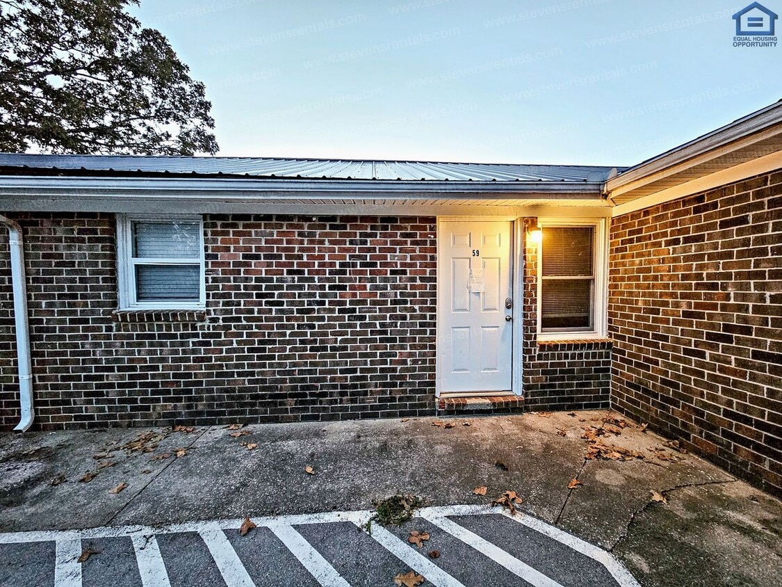 Primary Photo - 702 Couch St