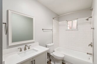 Building Photo - 639 Riverview Dr