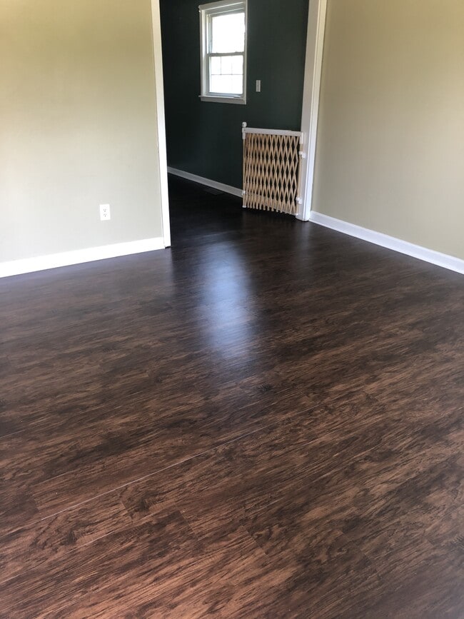 Foto del edificio - 6109 Price Ln Rd
