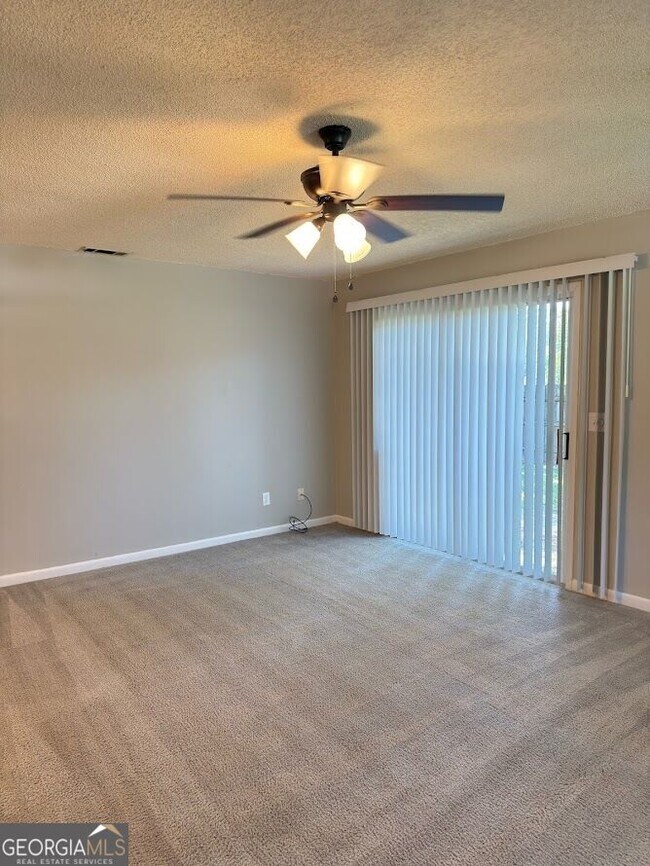 Building Photo - 137 Royal Cir