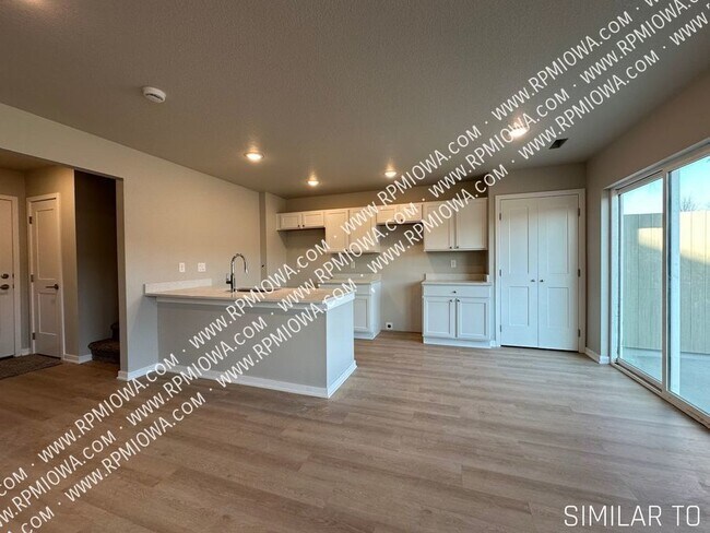 Foto del edificio - BRAND NEW, BEAUTIFUL FINISHES!- 3 Bedroom ...