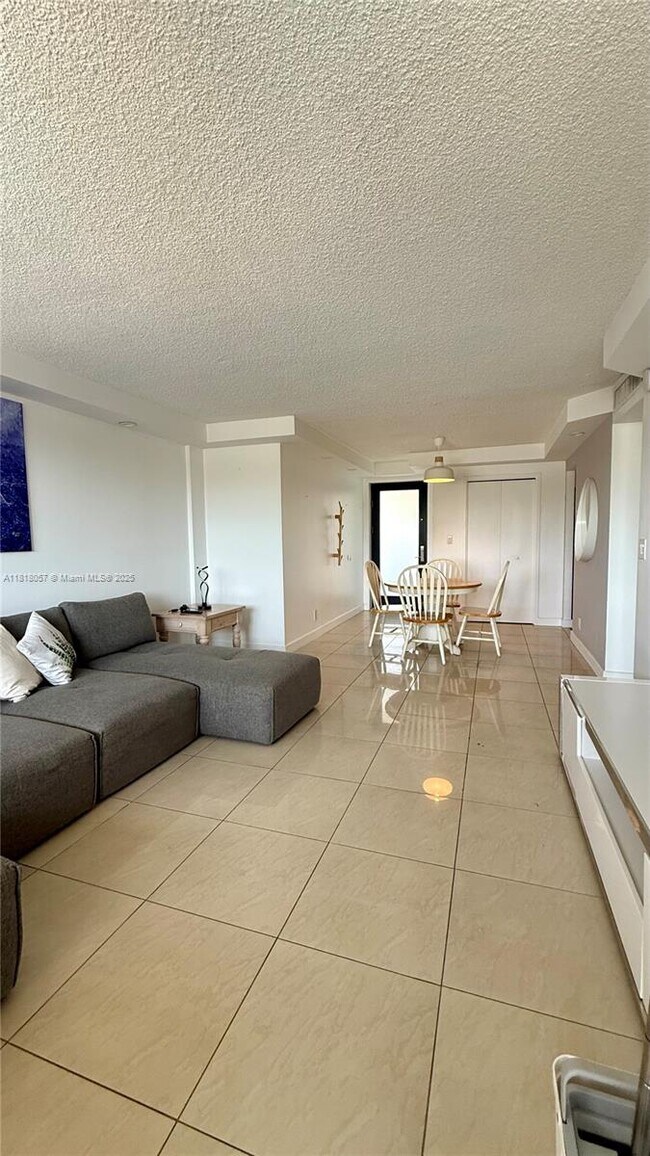 Building Photo - 301 Golden Isles Dr