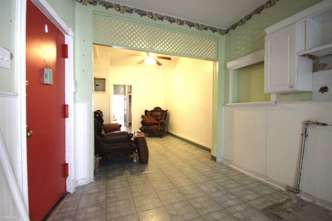 Foto del edificio - 647 Central Ave