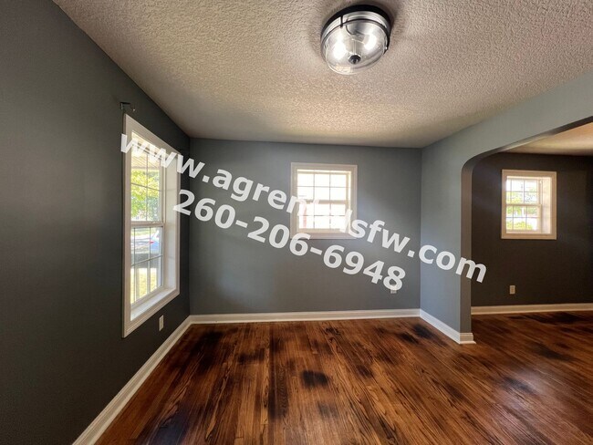 Building Photo - 2 bedroom house