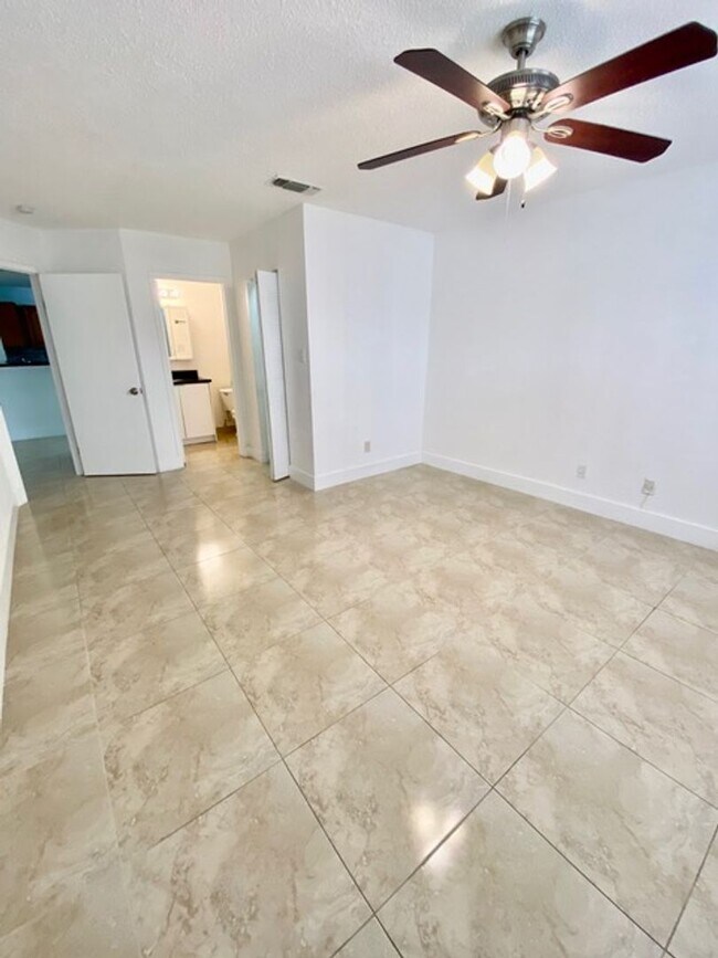 Foto del edificio - Excellent Condo Unit in Coral Springs