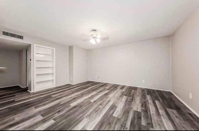 Foto del edificio - 2709 Clover Valley Dr