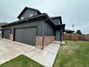Building Photo - 10516 Utica Dr