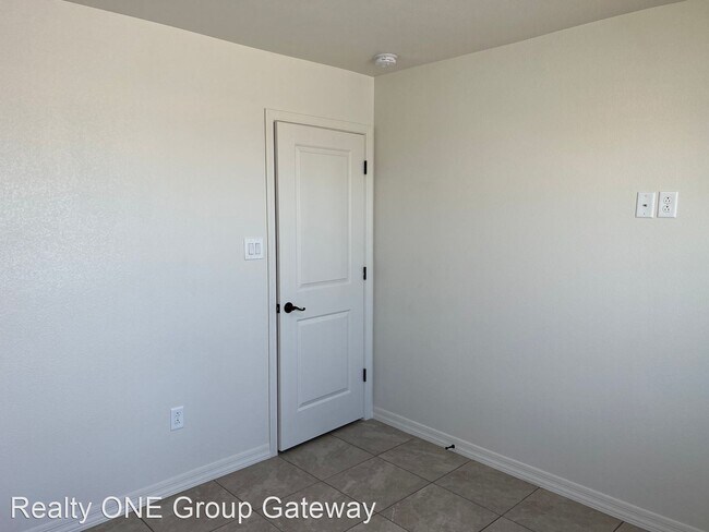 Foto del edificio - 3 br, 2 bath House - 221 S. Amarely Ave