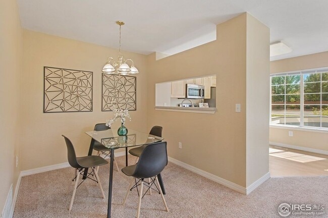 Building Photo - IMMACULATE 2 BED/1.5 BATH TOWNHOME IN LONG...