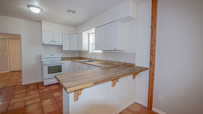 Building Photo - 33 E 400 S