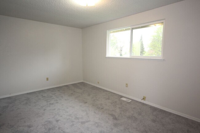 Building Photo - Gig Harbor Home on oversized lot