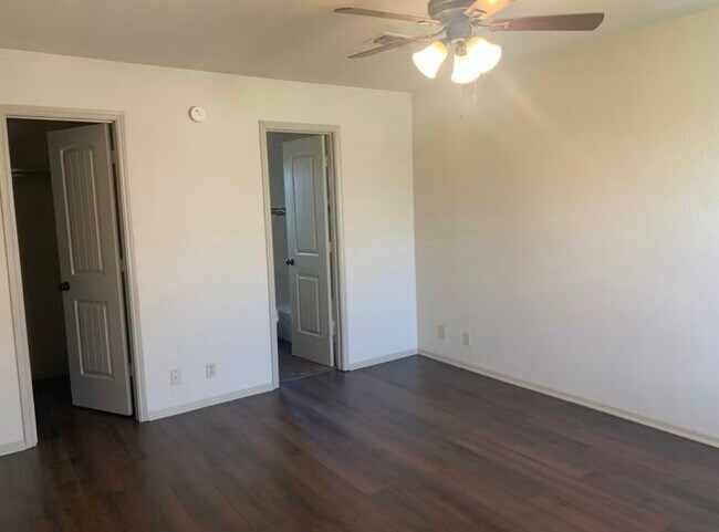 Foto del edificio - 1604 N Travis St