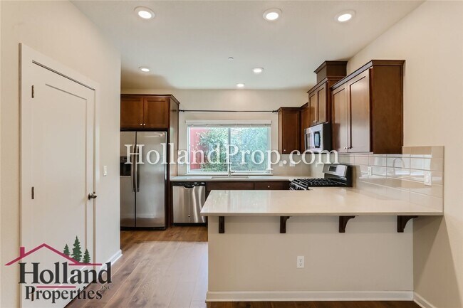Foto del edificio - Pretty 2 Bedroom 2.5 bath Townhouse in a great location of Beaverton