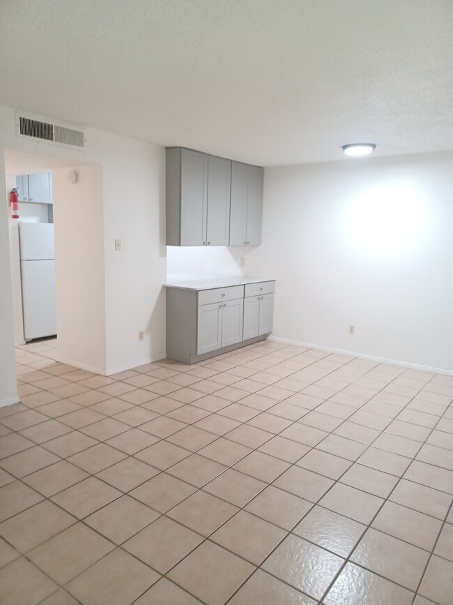 Building Photo - 2800 Cerrillos Rd