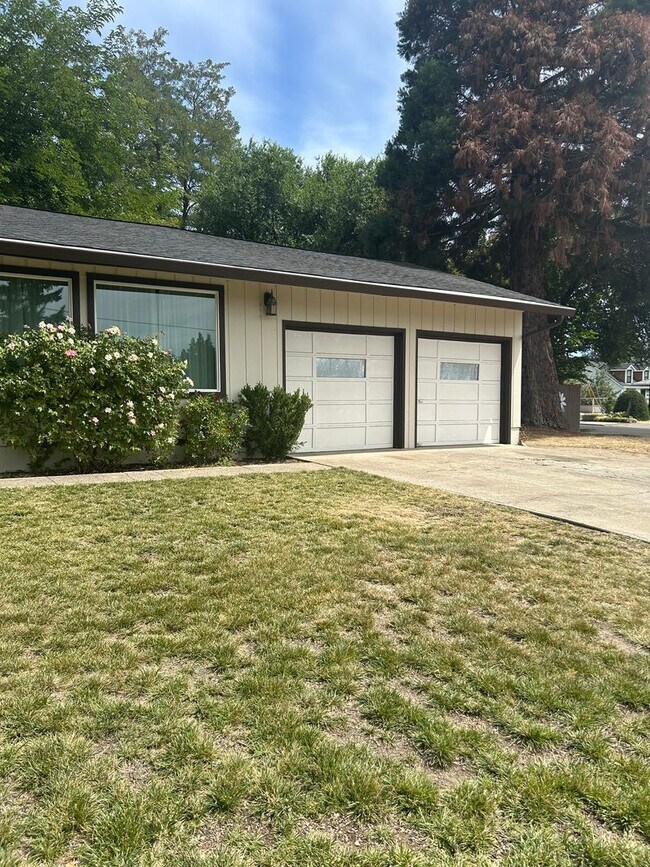 Foto del edificio - 4 Bedroom 2.3 Bath House