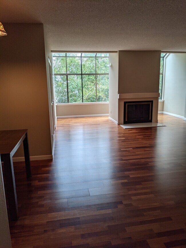 Living Room - 7600 SE 29th St