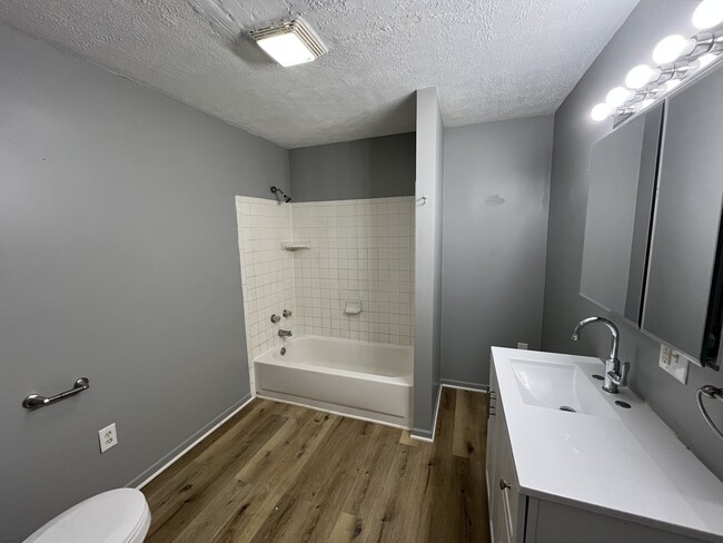 Building Photo - 510 Locust St