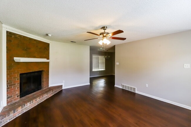 Building Photo - 7133 Butterfly Dr