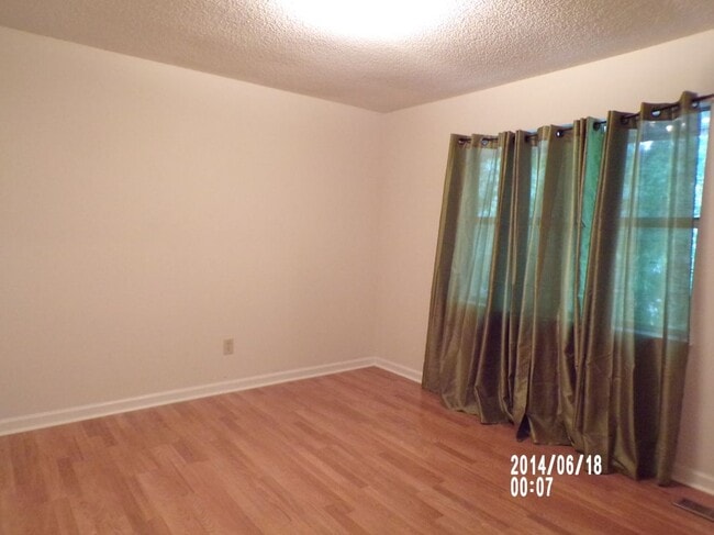 Building Photo - 4740 Chariot Dr