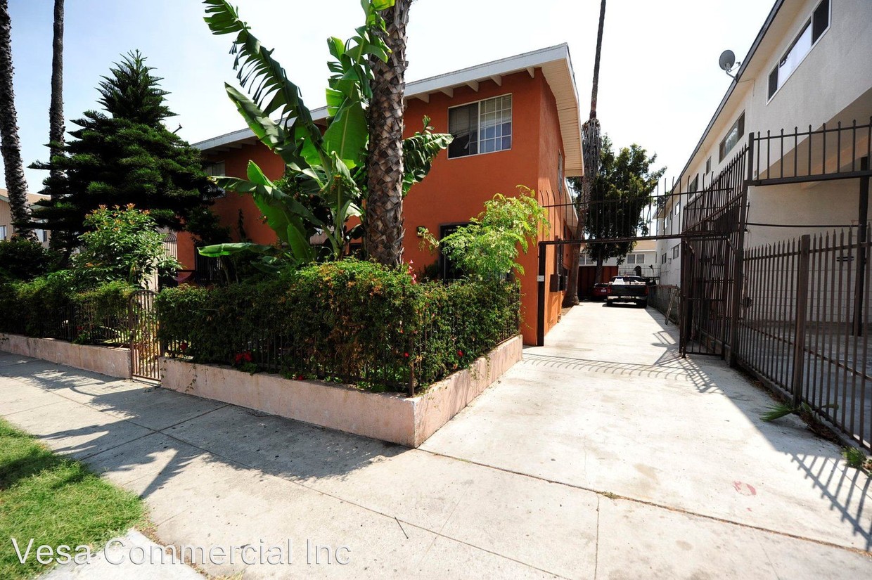 Primary Photo - 4046 Nicolet Ave