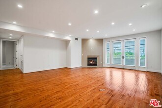 Building Photo - 1517 S Bentley Ave